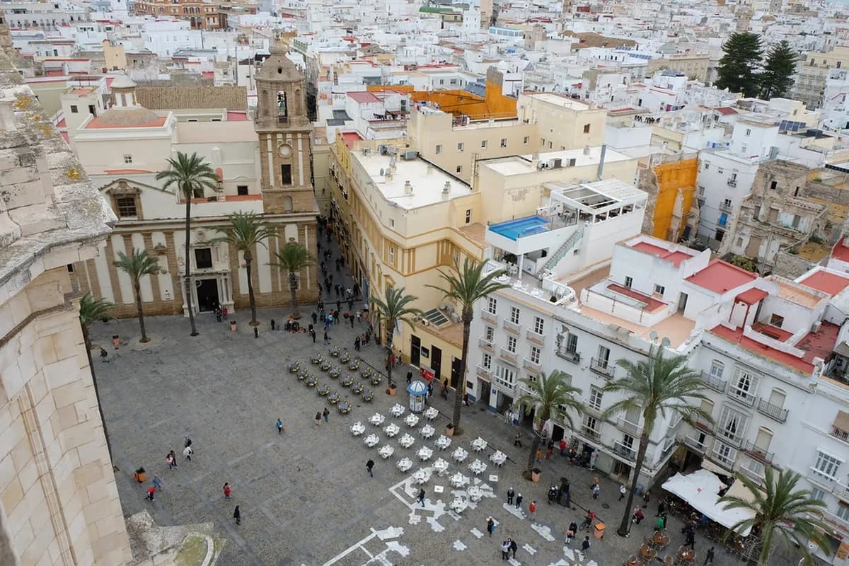 Cádiz Carnival Guide: 10 Essential Tips for 2026
