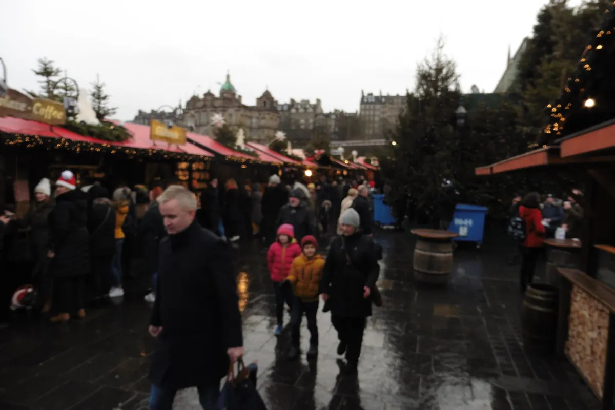 9 Essential Edinburgh Christmas Market Dates & Tips for 2026-2027