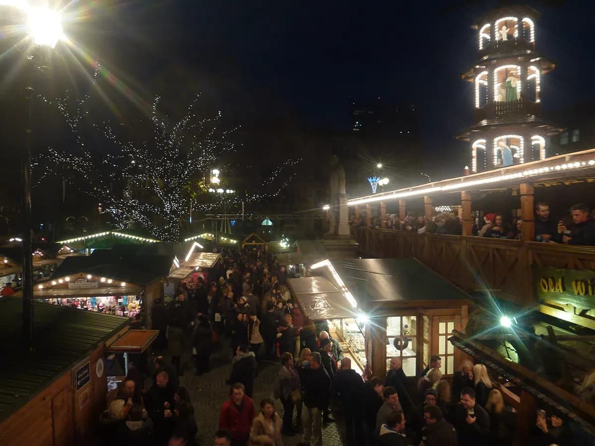 7 Essential Tips for the Manchester Christmas Market 2026