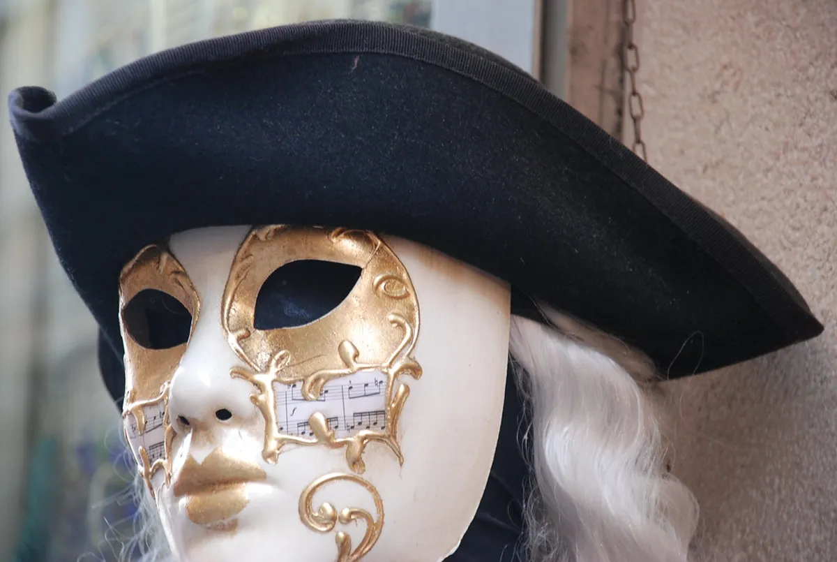 8 Best Places to Buy Authentic Venice Carnival Masks (2026)