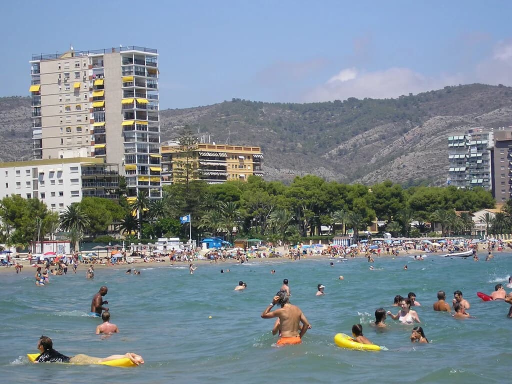 Where To Stay For Benicassim FIB: 8 Best Options and Tips