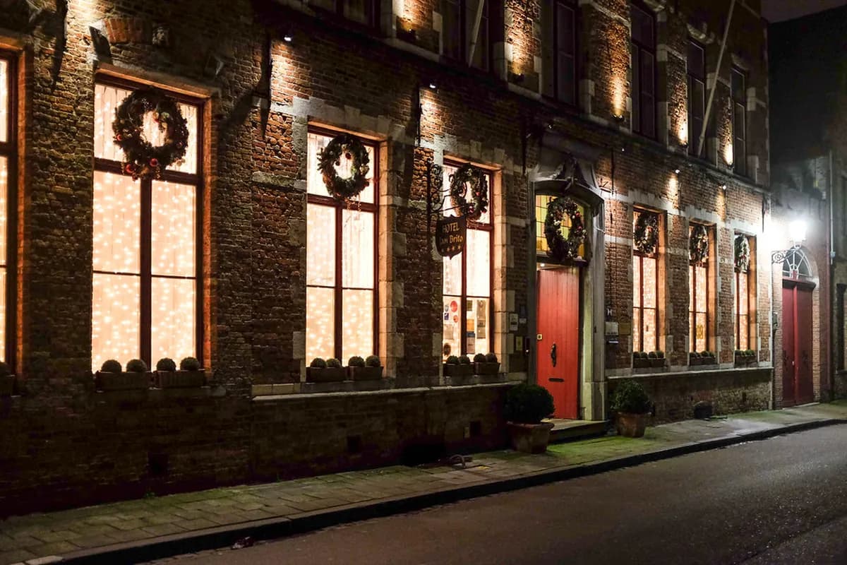 10 Best Tips and Areas for Where to Stay for Bruges Christmas Market