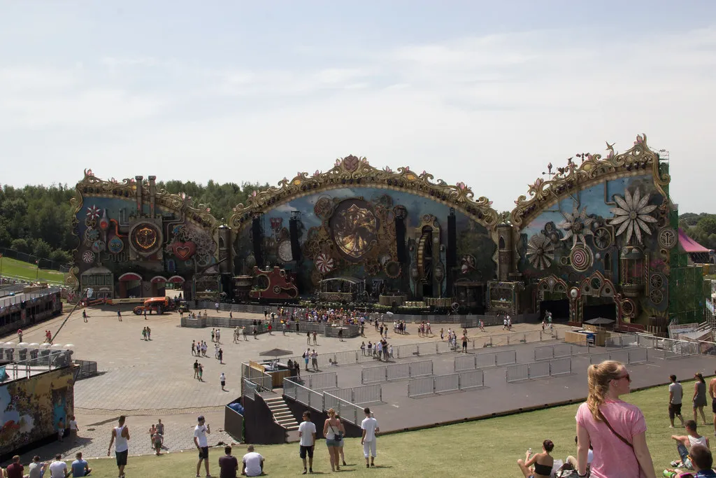 Tomorrowland vs Primavera Sound