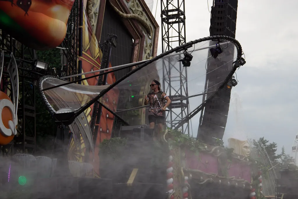 Tomorrowland vs Primavera Sound